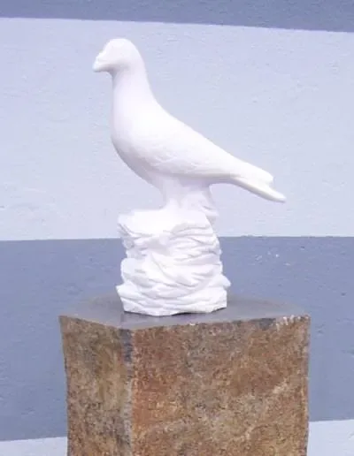 Figur als Grabschmuck auf einer Grabstätte – Beispiel 1