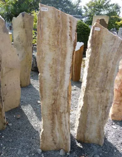Findling als Grabdenkmal in natürlicher Form – Beispiel 4