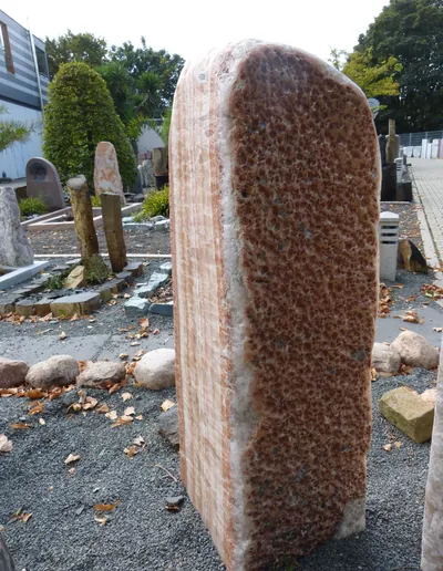 Findling als Grabdenkmal in natürlicher Form – Beispiel 5