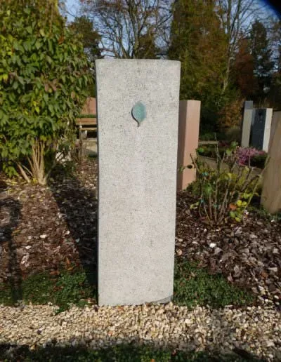 Handwerklich gearbeitete Stele als Grabmal – Beispiel 7