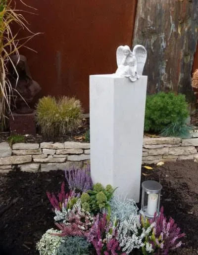 Handwerklich gearbeitete Stele als Grabmal – Beispiel 8